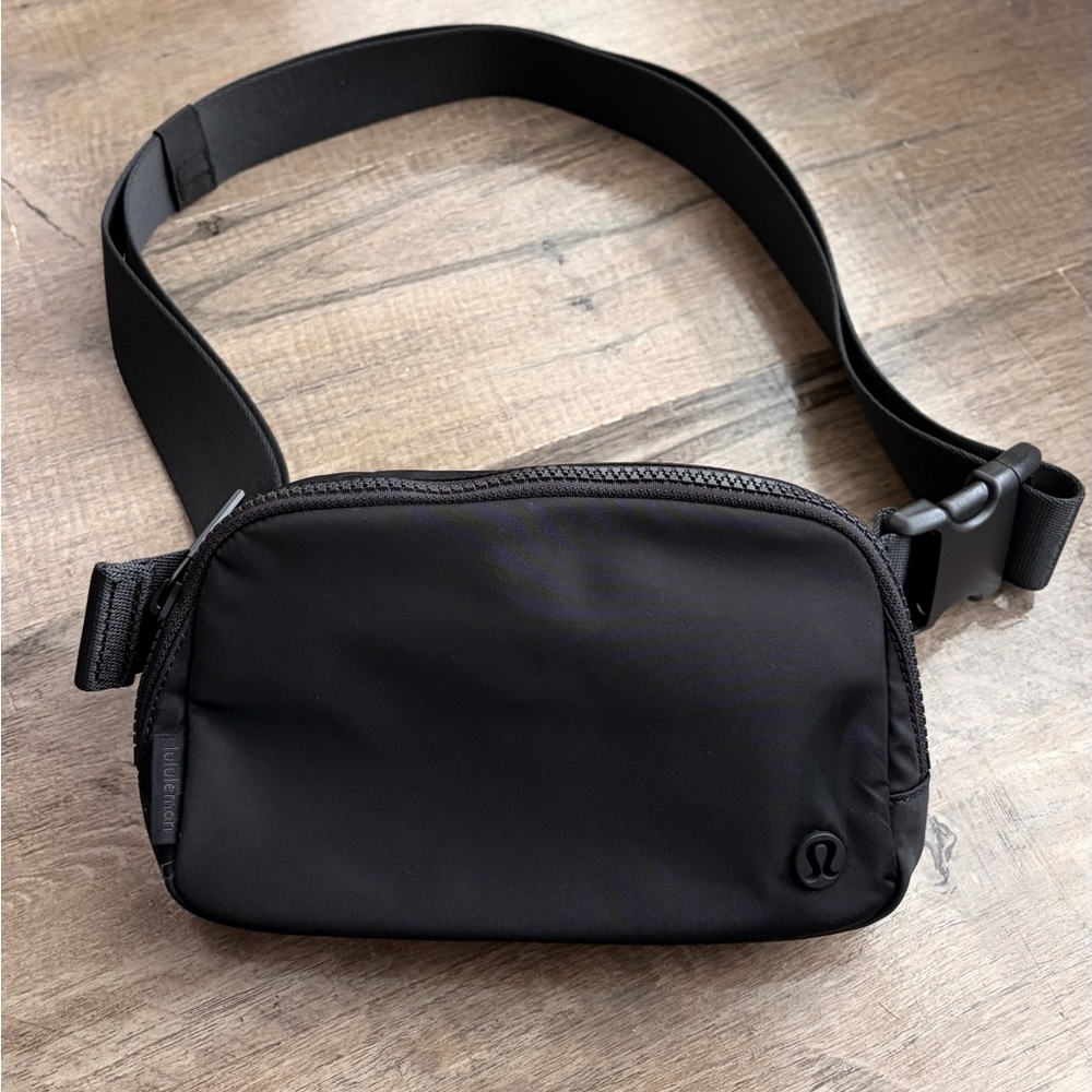 Lululemon Belt Bag L1 NEW